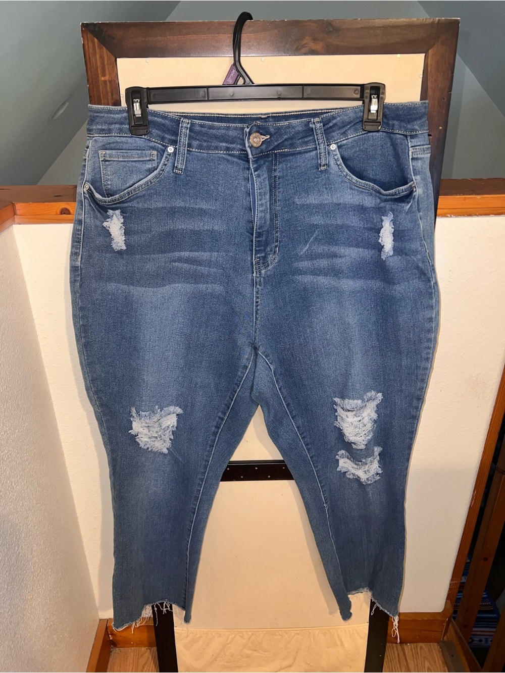 Women's Distressed Cropped Jeans - Mid Blue